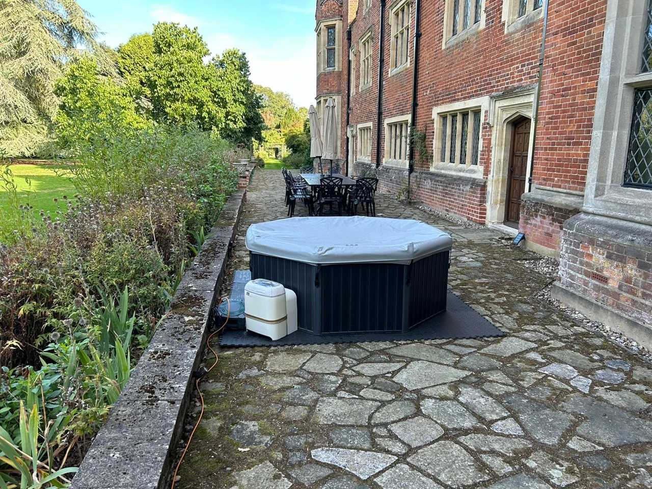 Hot Tub Hire In Barnet | Essex Portable Hot Tub Hire